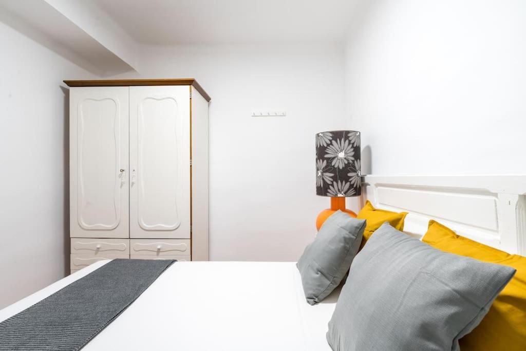 Santa Justa Urban Apartment Seville Exterior photo